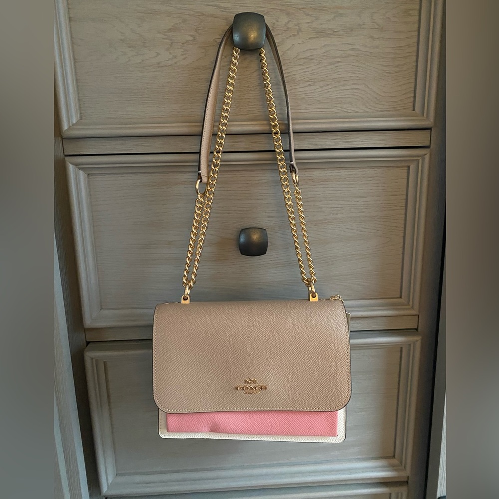 COACH PINK AND BEIGE CHAIN CROSSBODY/SHOULDER BAG